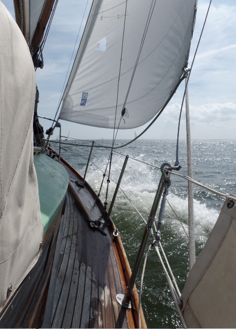 Mowa under sail